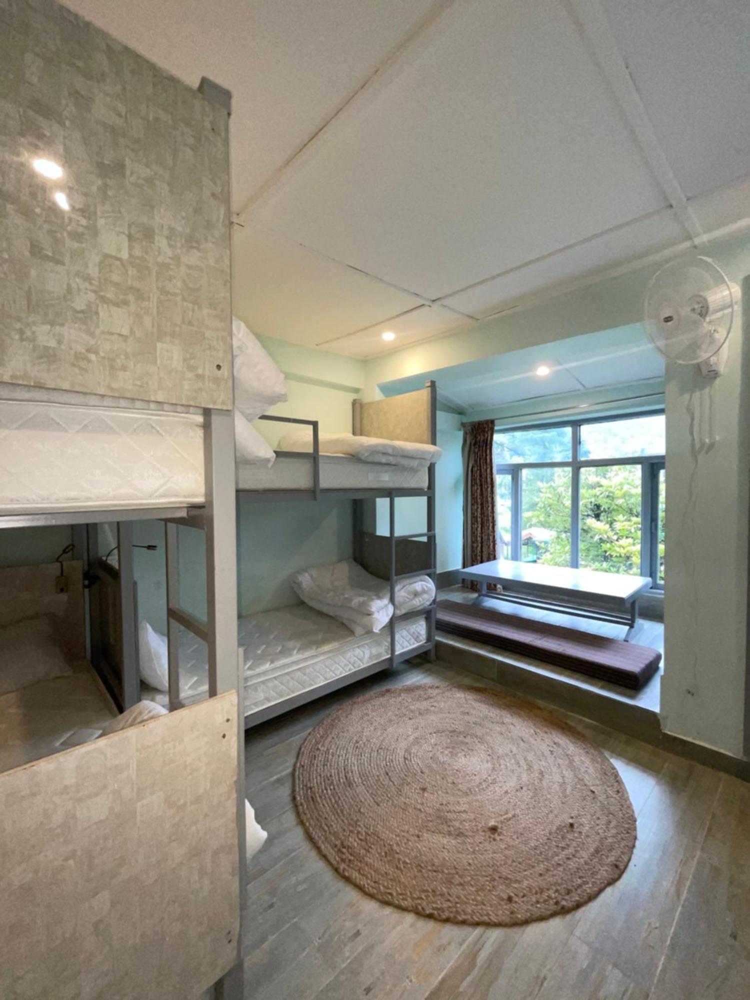 Eevolve Dharamkot - An Eco Hostel マクロード・ガンジ エクステリア 写真