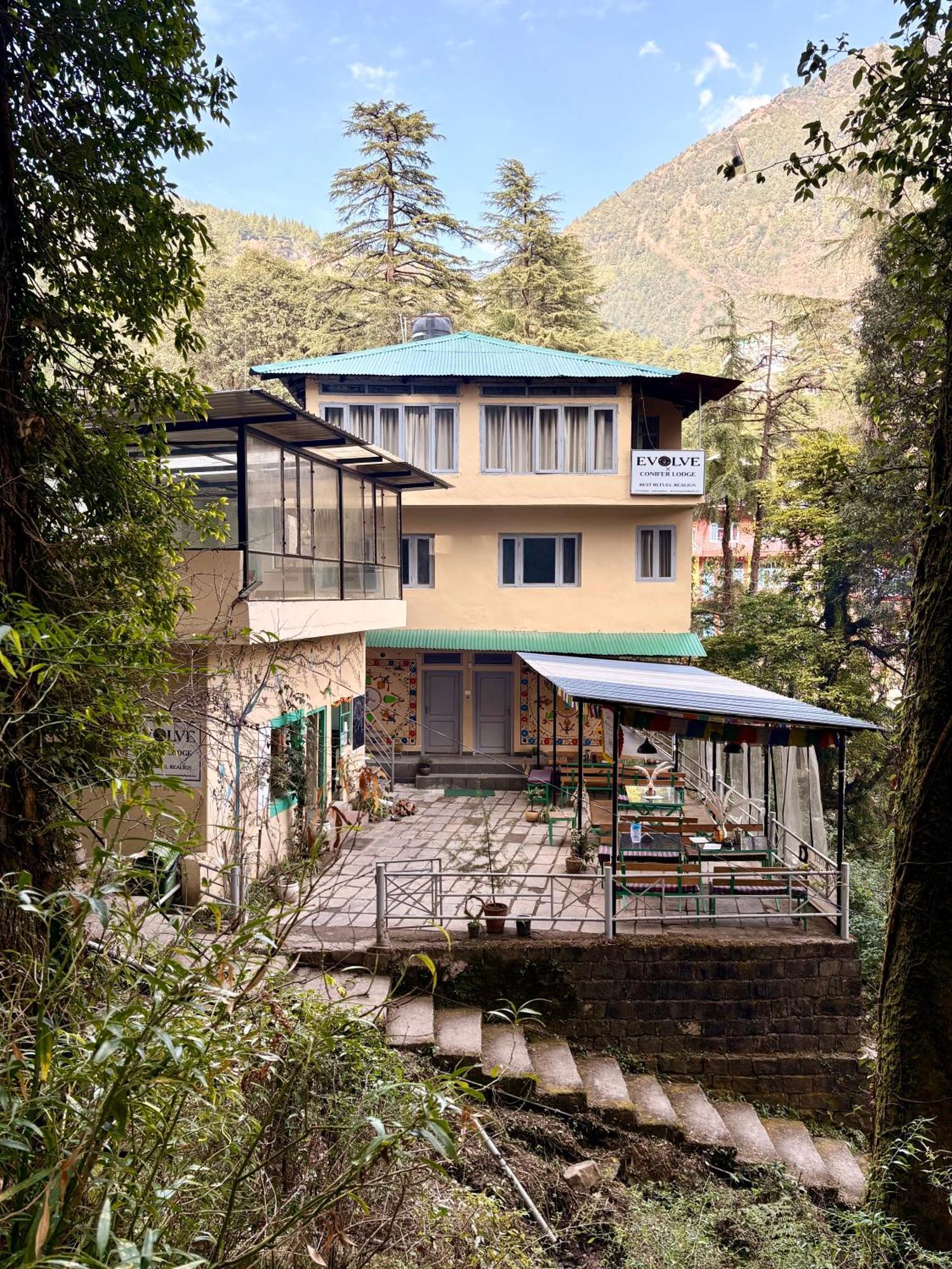 Eevolve Dharamkot - An Eco Hostel マクロード・ガンジ エクステリア 写真