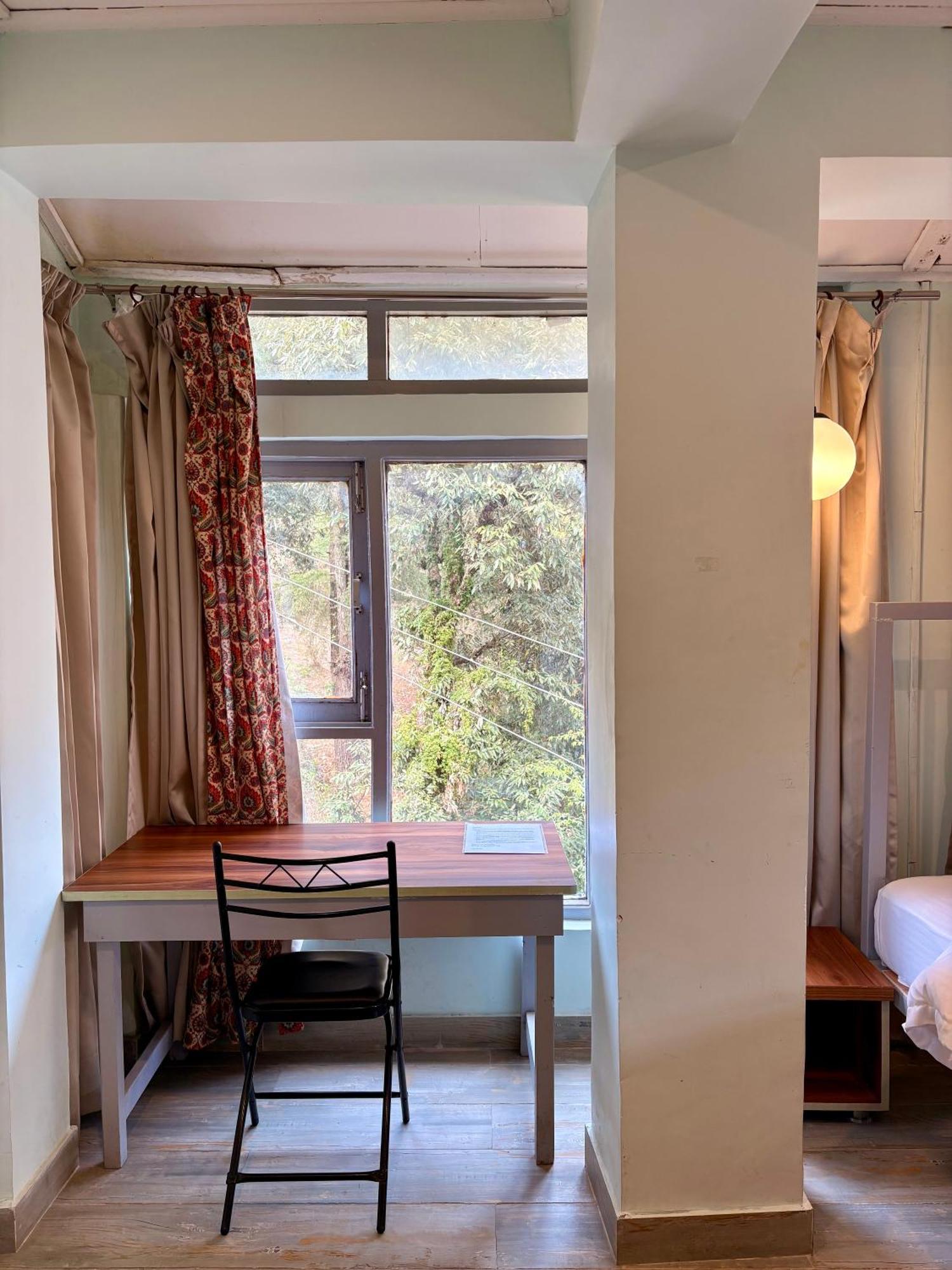 Eevolve Dharamkot - An Eco Hostel マクロード・ガンジ エクステリア 写真