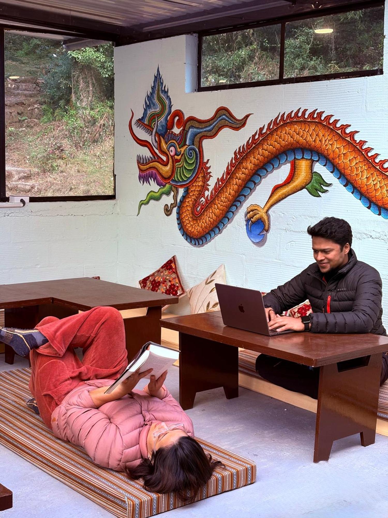 Eevolve Dharamkot - An Eco Hostel マクロード・ガンジ エクステリア 写真